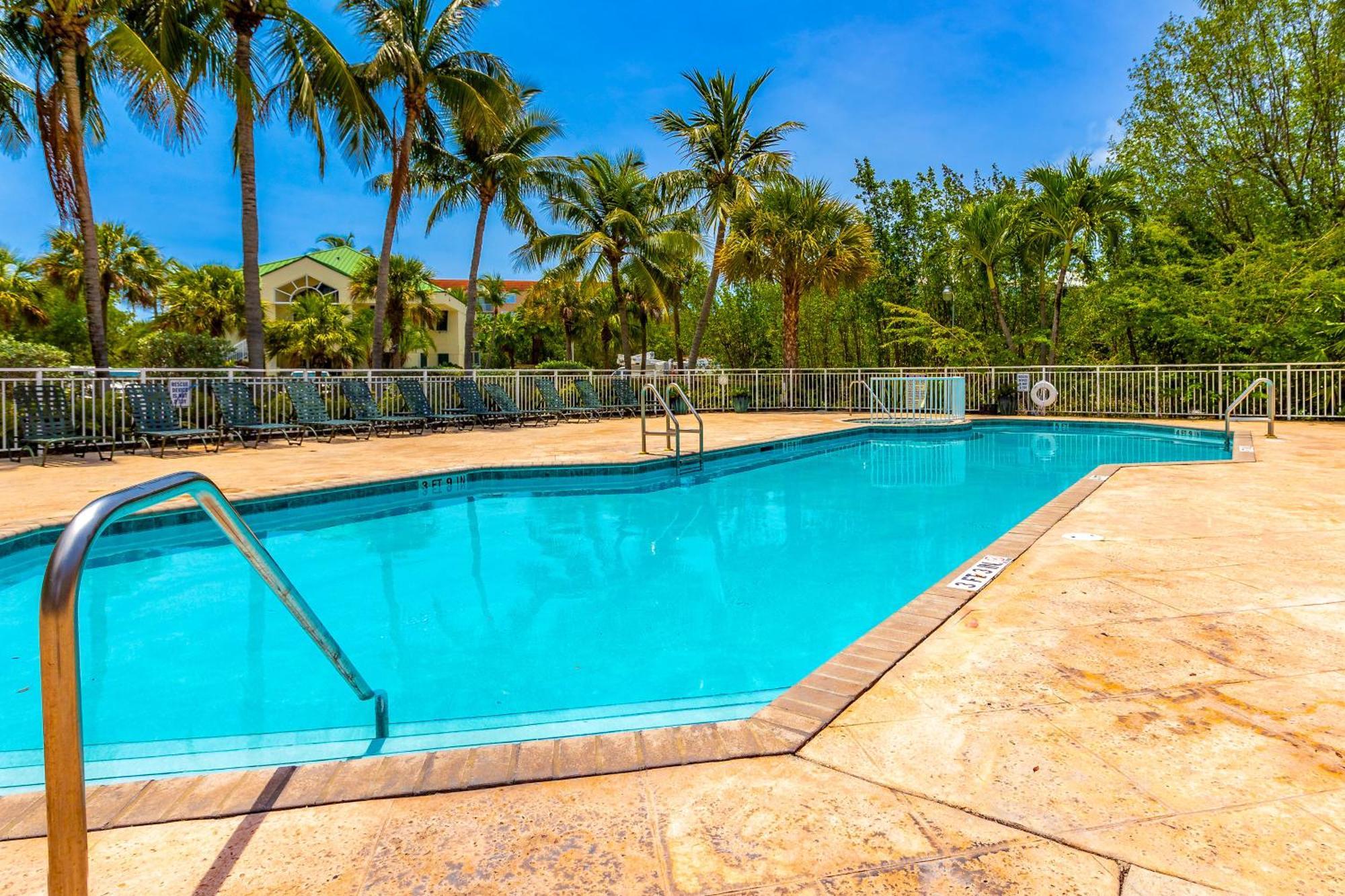 Sunrise Suites - Sea Breeze Suite 101 Key West Room photo