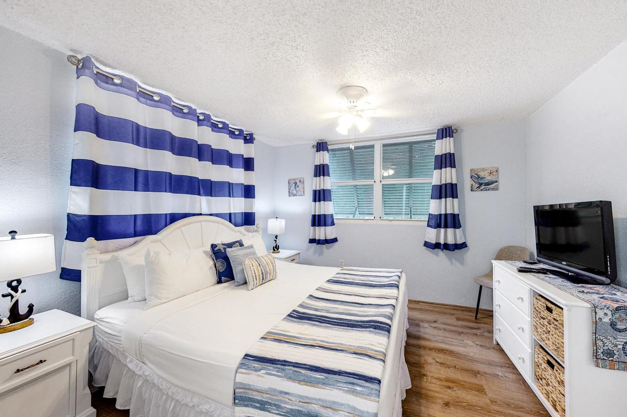 Sunrise Suites - Sea Breeze Suite 101 Key West Room photo